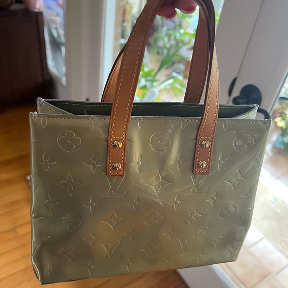 Louis Vuitton Monogram Vernis Reade PM tote bag in sage green patent leather. - Picture 3 of 17